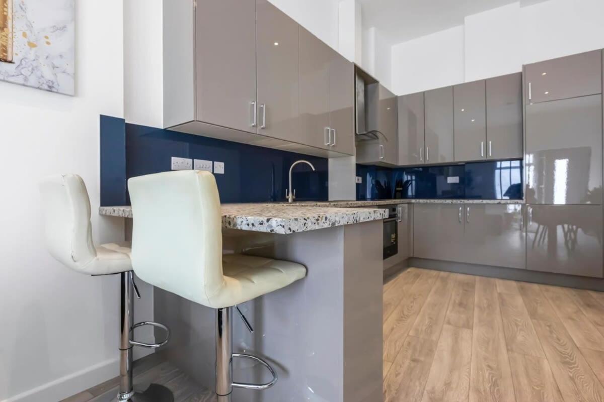 Lovely 1 Bedroom Apartment In Central Woking Exterior foto